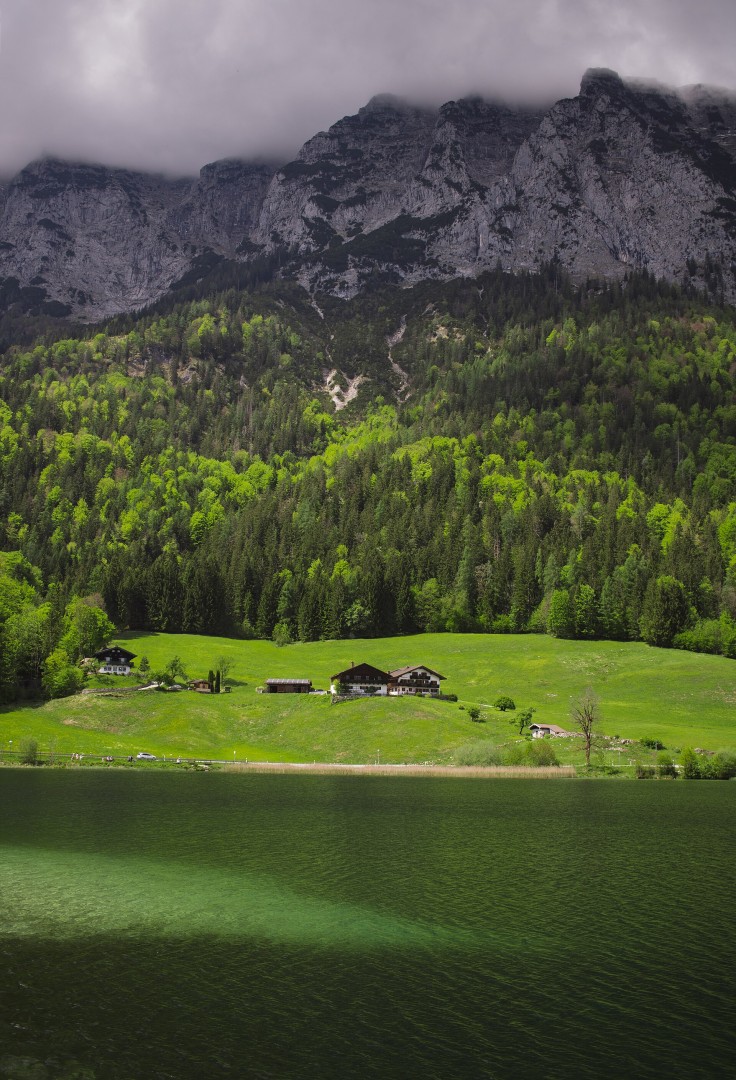 Paysage de montagne dans le parc national de Berchtesgaden avec le Watzmann