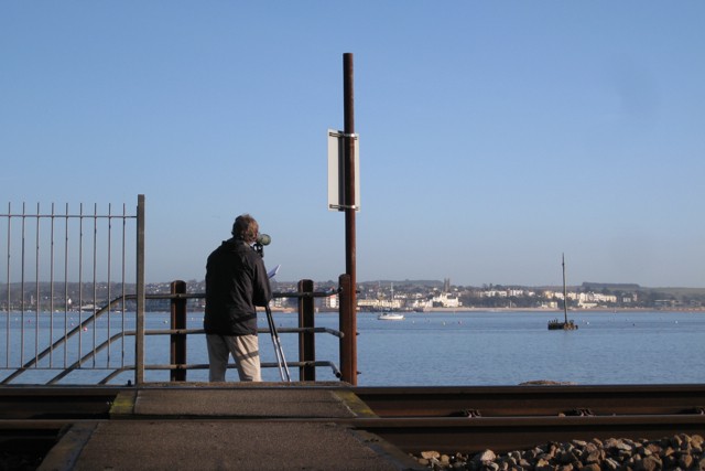 Observadores de aves junto al estuario del Exe en Devon
