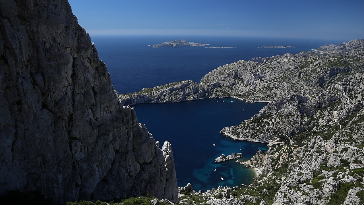 Calanques rocheuses près de Cassis, dans le sud de la France