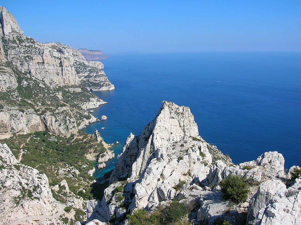 Calanques rocheuses près de Marseille, au bord de la Méditerranée