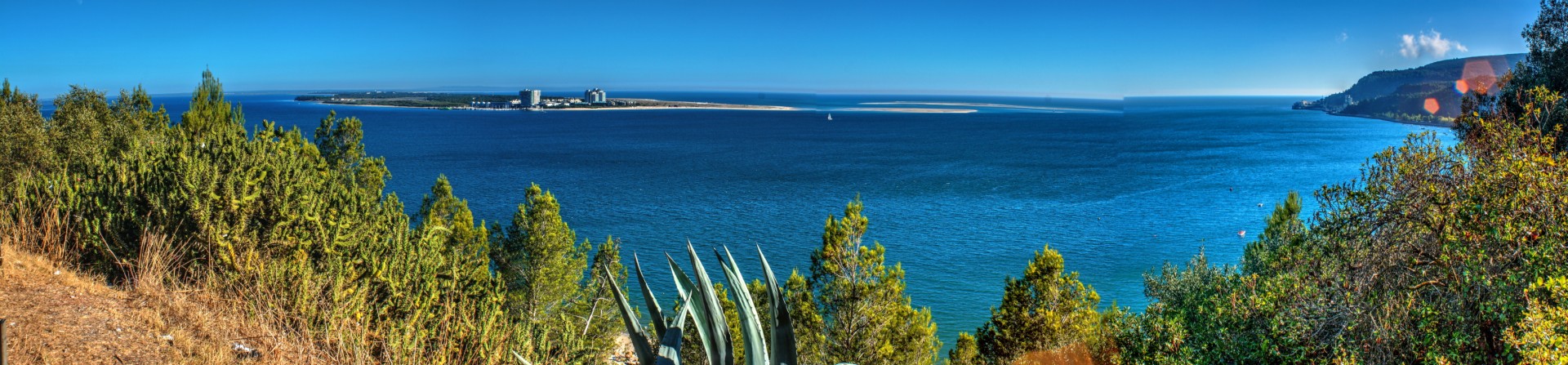 Panorama van het Sado-estuarium in Portugal