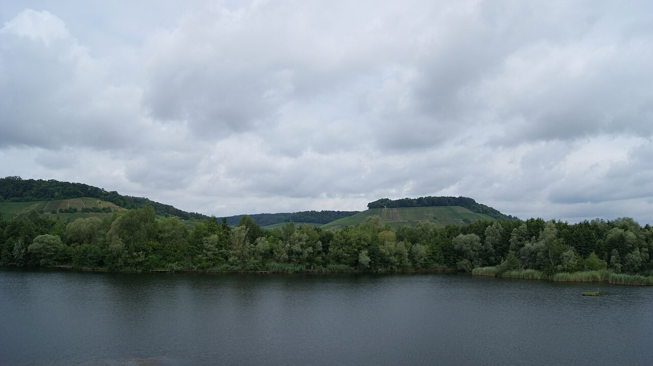 Offene Wasserlandschaft in Luxemburg als Stimmungsbild für die Haute-Sûre