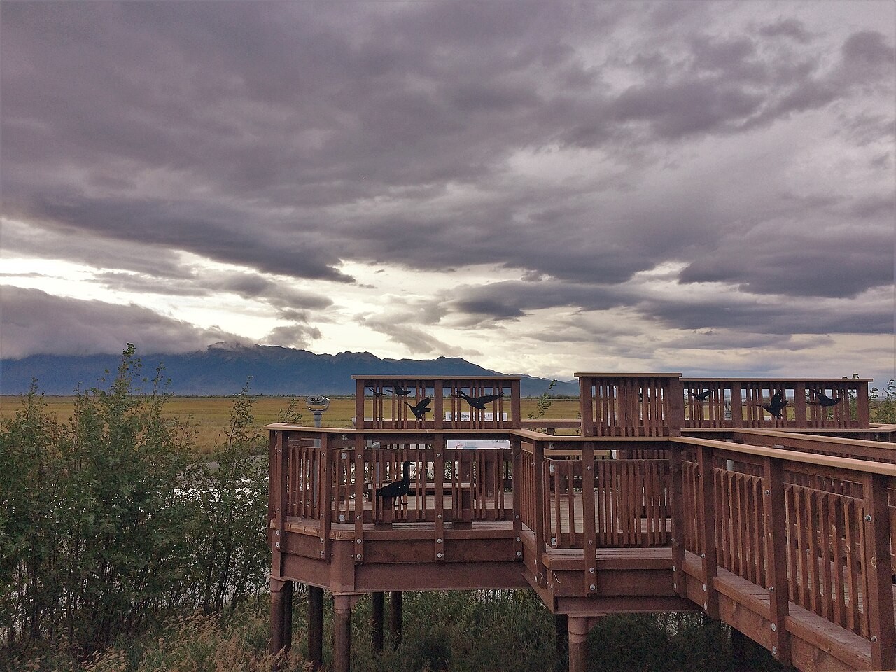 Boardwalk en wetlands van Potter Marsh bij Anchorage in Alaska